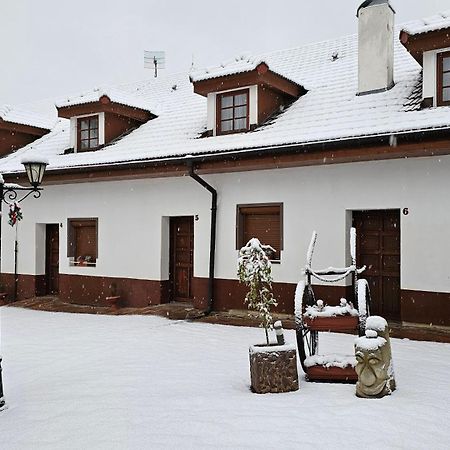 Zamecky Penzion Rotunda Břeclav Exteriör bild