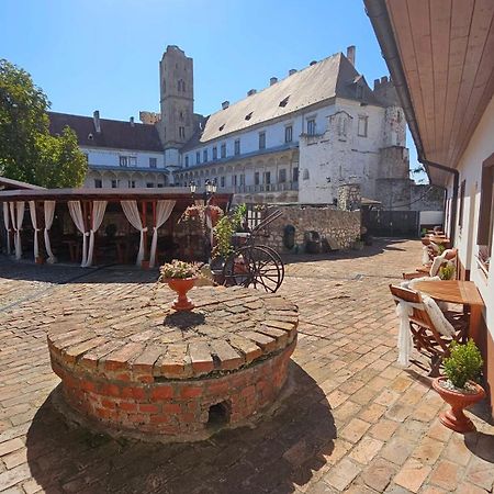 Zamecky Penzion Rotunda Břeclav Exteriör bild