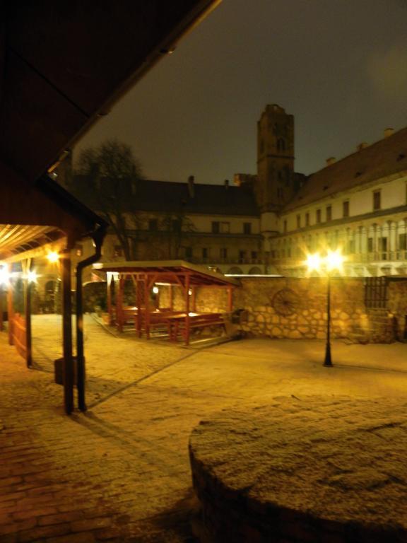 Zamecky Penzion Rotunda Břeclav Exteriör bild