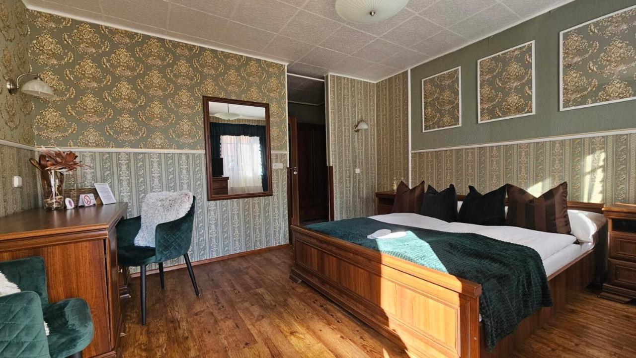 Zamecky Penzion Rotunda Břeclav Exteriör bild