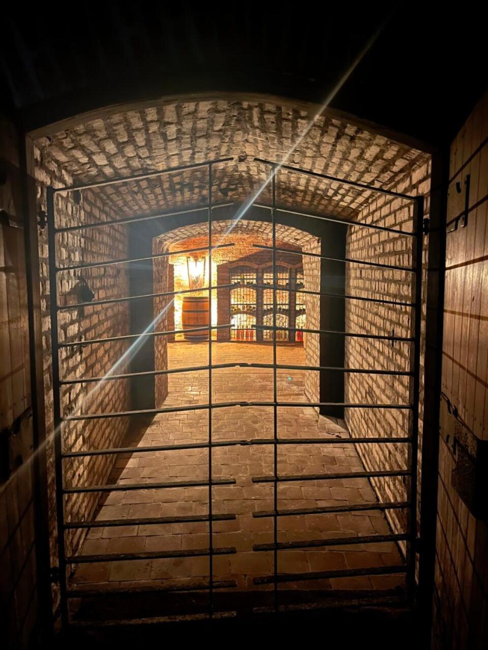 Zamecky Penzion Rotunda Břeclav Exteriör bild