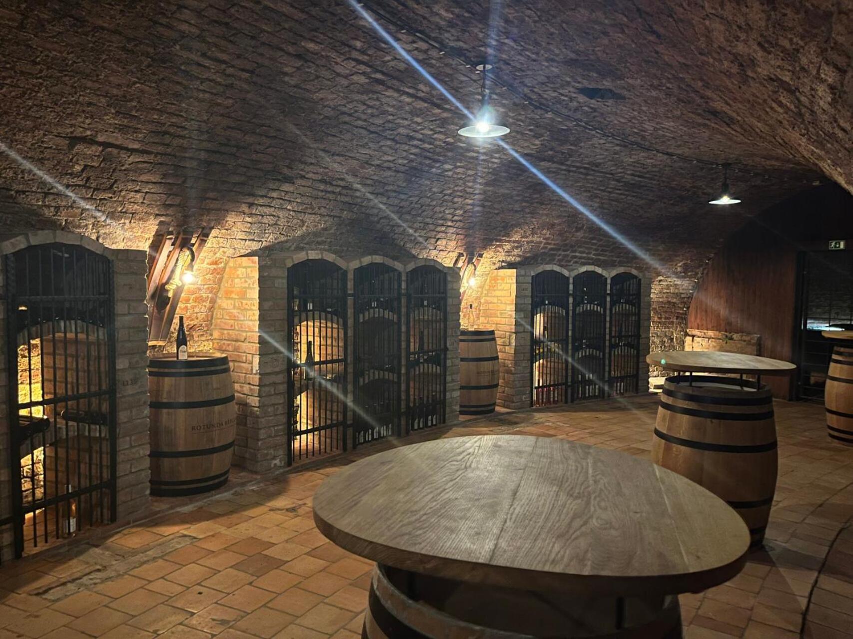 Zamecky Penzion Rotunda Břeclav Exteriör bild