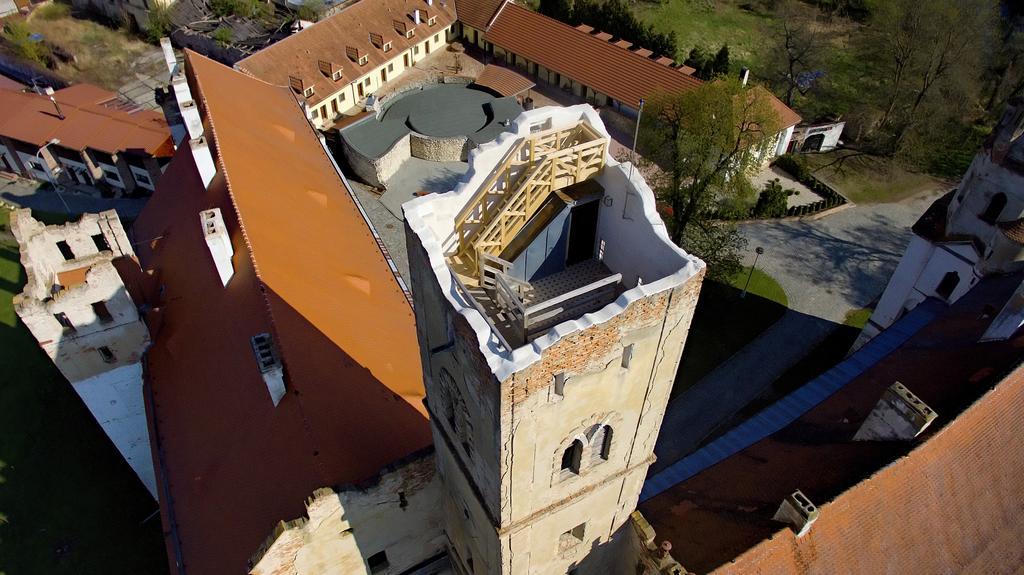 Zamecky Penzion Rotunda Břeclav Exteriör bild