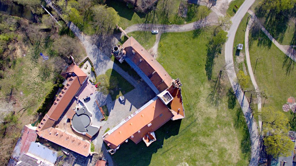 Zamecky Penzion Rotunda Břeclav Exteriör bild