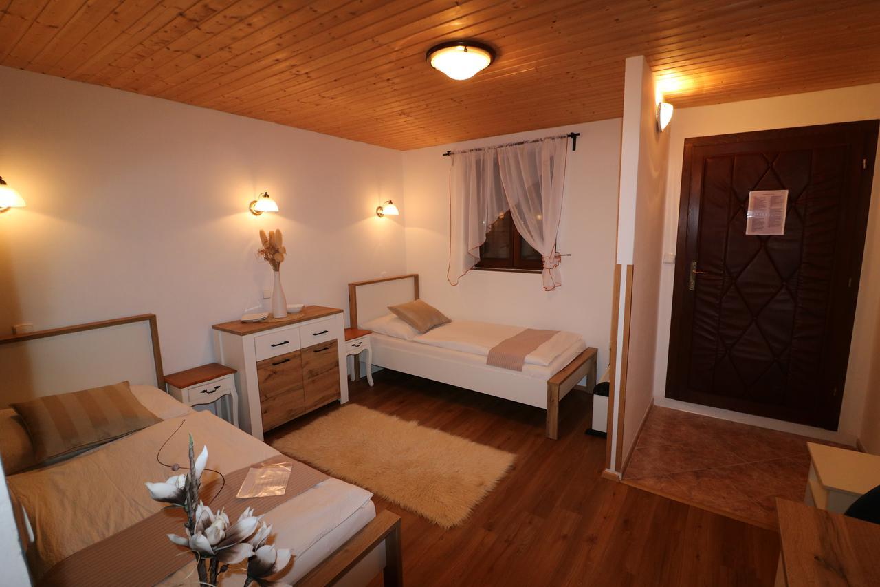 Zamecky Penzion Rotunda Břeclav Exteriör bild