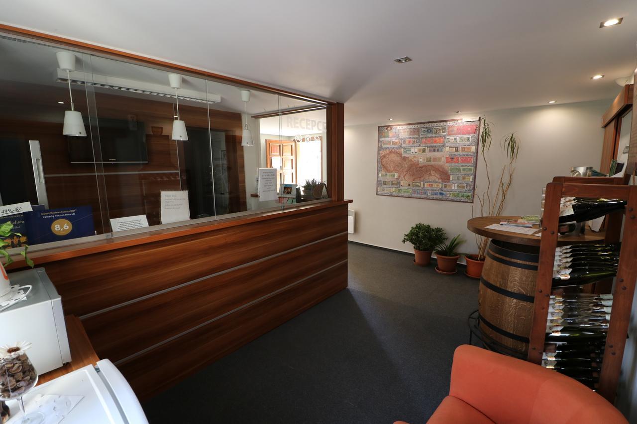 Zamecky Penzion Rotunda Břeclav Exteriör bild